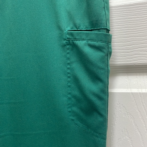 Greys Anatomy scrub set - Picture 8 of 11